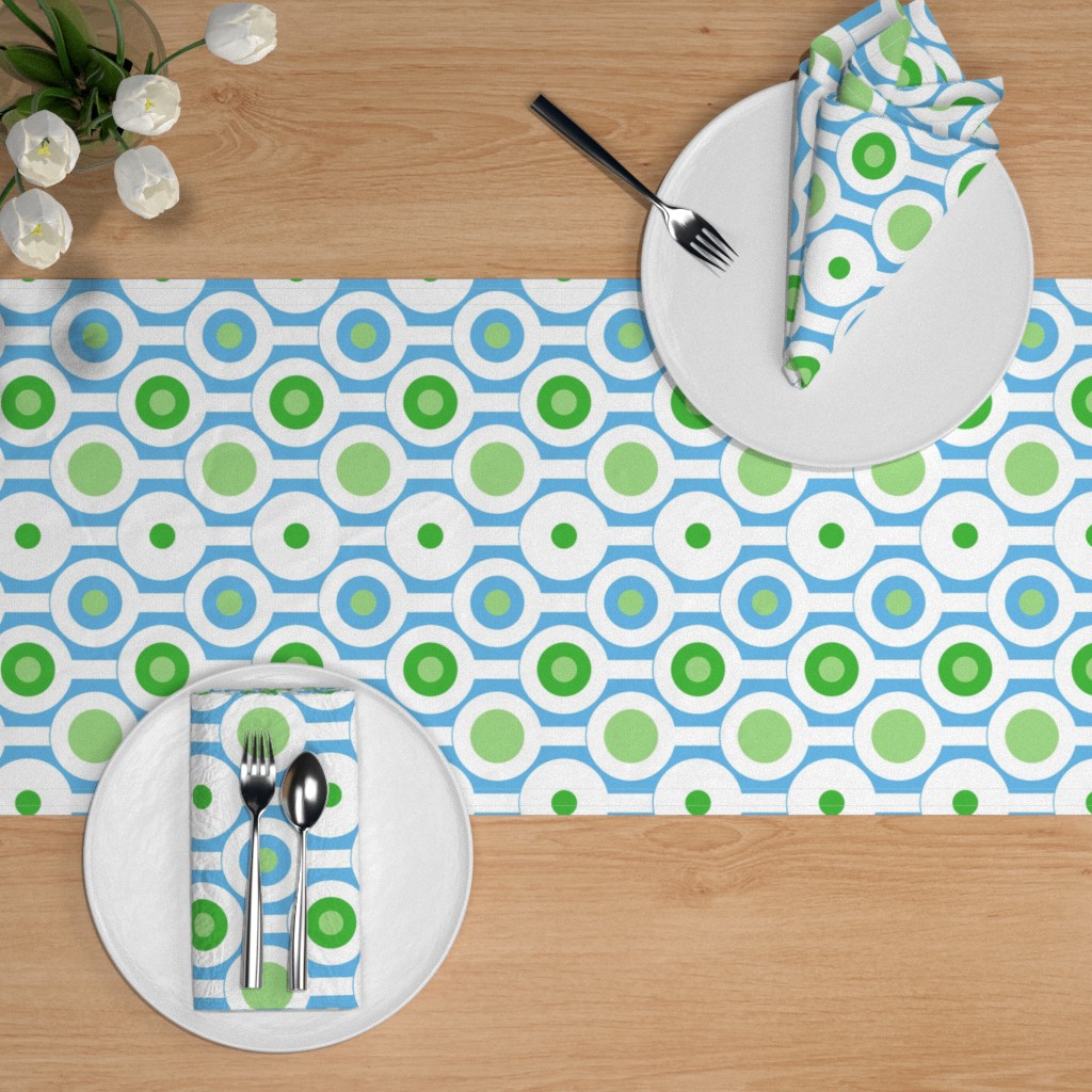 green circle table runner