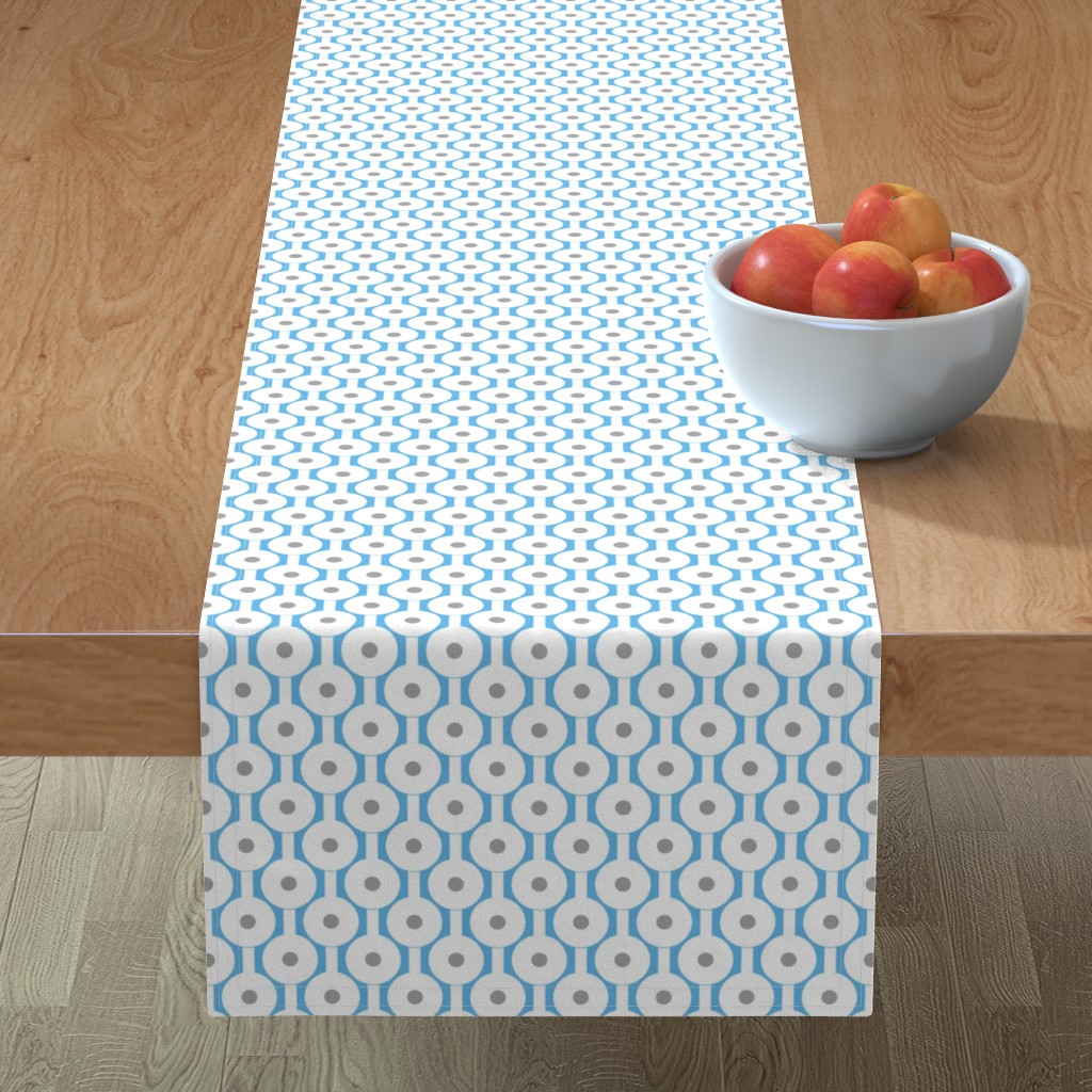 frog spawn table runner